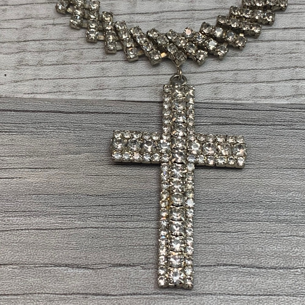 Silver Tone Rhinestone Cross Pendant Necklace Adjustable 14-20 Inch Chain 555